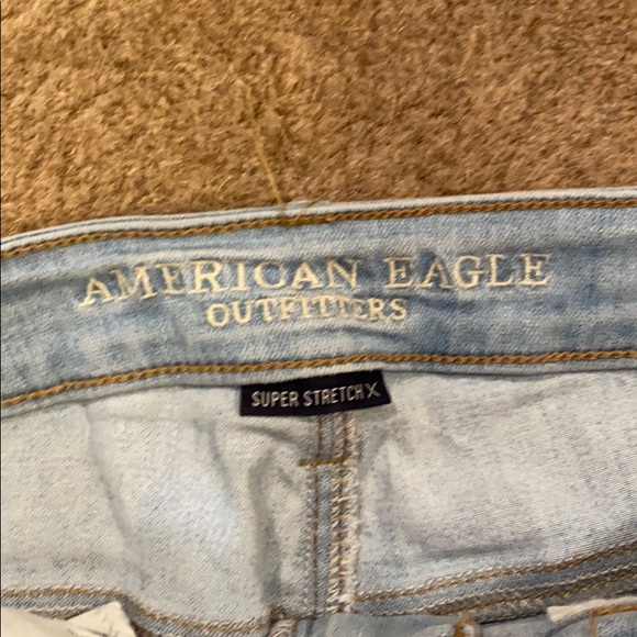 Women’s size 8 American Eagle distressed jeans - Picture 2 of 4